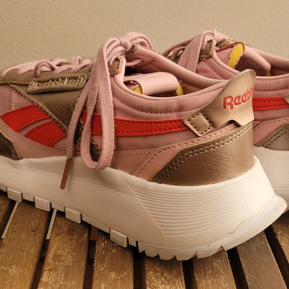 Women's Reebok 720 Walking Sneaker - Sized 4.5 US / 4 UK - Picture 3 of 8